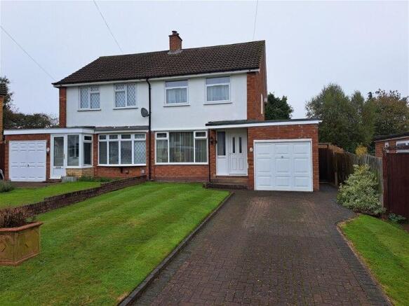 2 bed property, in Willmott Close, £310,000