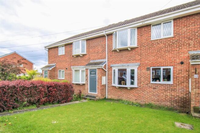 1 bed property, in Manor Avenue, £75,000