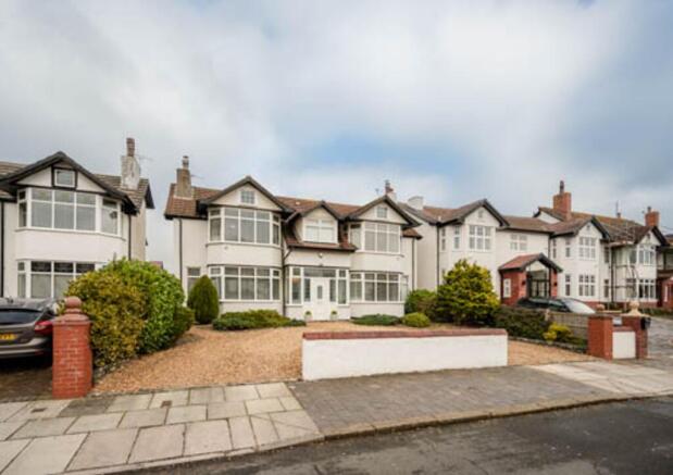 5 bed property, in Belvedere Road, £675,000