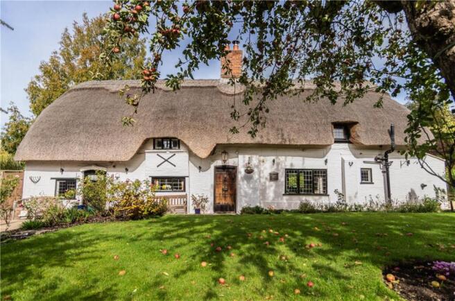 4 bed property, in Newbury Road, £795,000