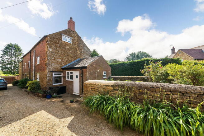 2 bed property, in Maynewood Cottage, £325,000