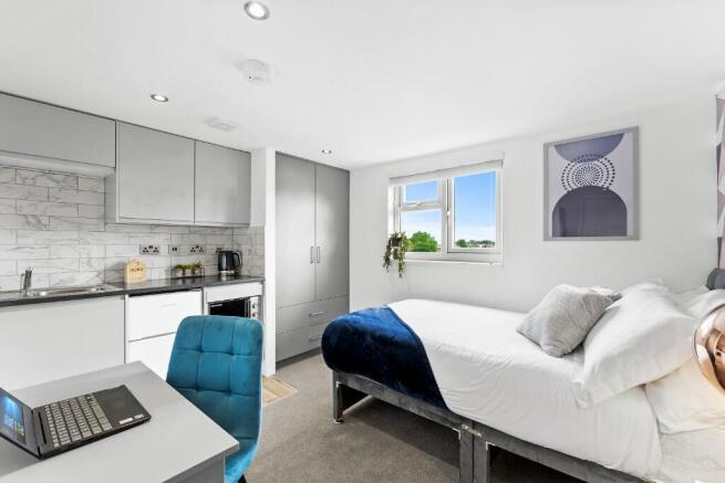 6 bed property, in Charles Street, £450,000