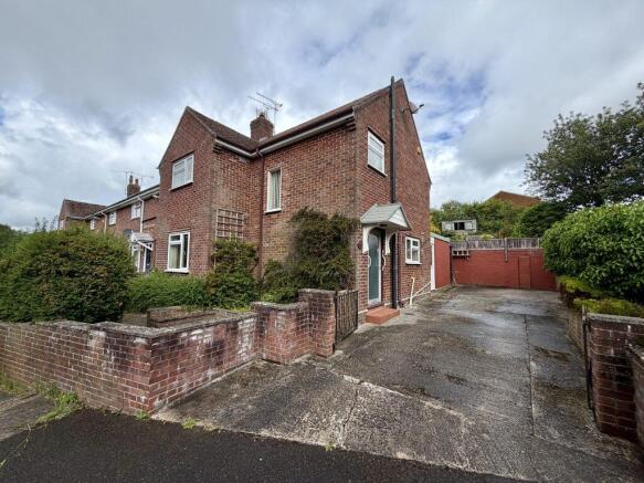 3 bed property, in Melrose Road, £200,000