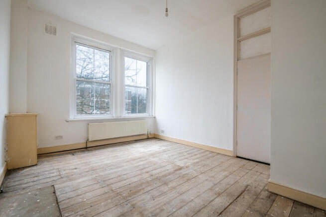 2 bed property, in Anerley Park Road, £300,000
