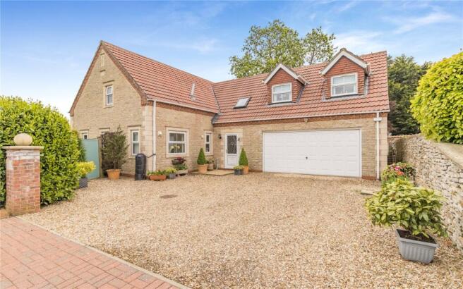 4 bed property, in Gate Lodge, £550,000
