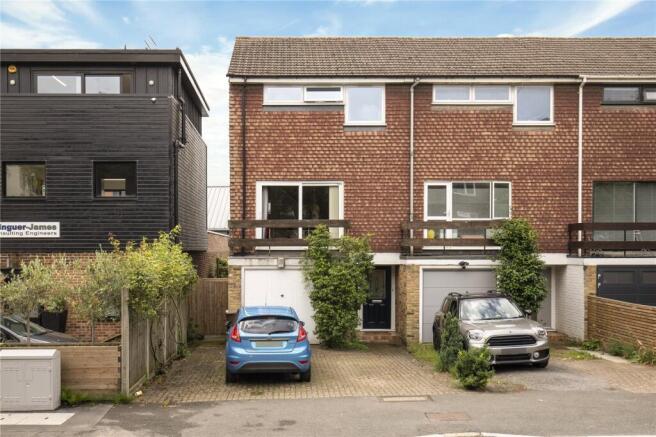 3 bed property, in Elm Grove, £895,000
