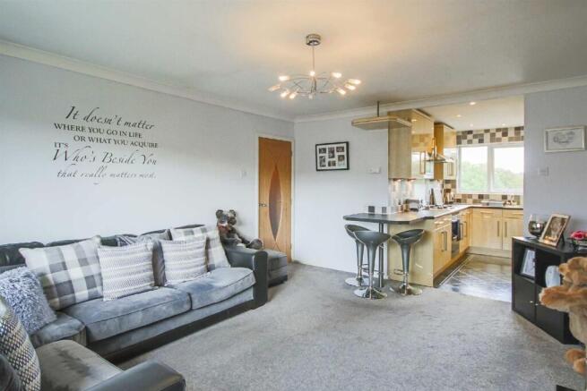 2 bed property, in Clifton House Road, £110,000