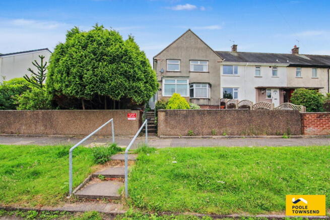 2 bed property, in Stackwood Avenue, £170,000