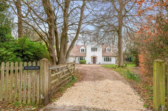 5 bed property, in St. Johns Close, £1,450,000