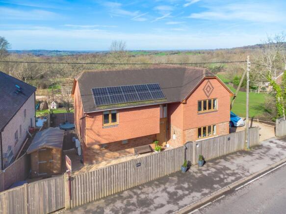 3 bed property, in Mark Cross, £650,000