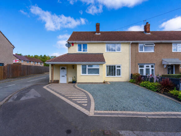 3 bed property, in Salisbury Drive, £240,000
