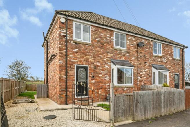 3 bed property, in Chadwick Road, £120,000