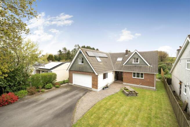 5 bed property, in Trefinnick Road, £615,000