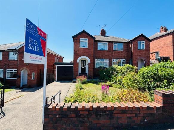 3 bed property, in Dixon Lane, £240,000