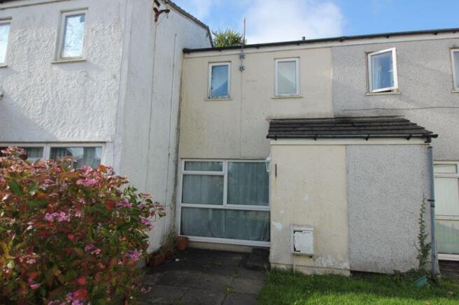 3 bed property, in Dinorben Court, £119,950