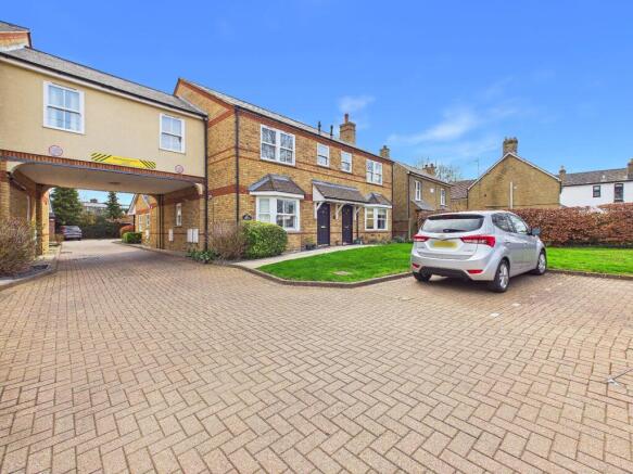 1 bed property, in Lobelia Cottages, £160,000