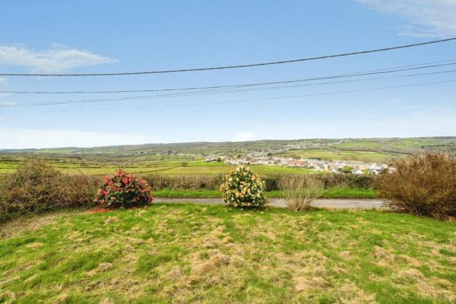 3 bed property, in Dan Y Banc Road, £325,000