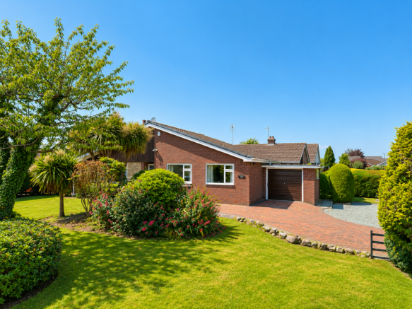 3 bed property, in Meadow View, £360,000