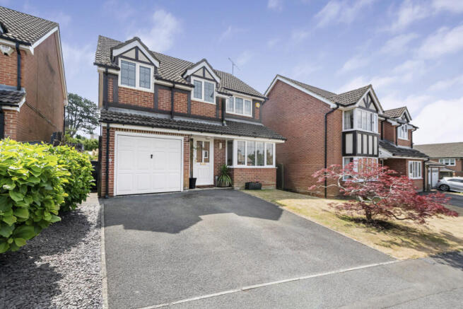 4 bed property, in Reads Field, £575,000