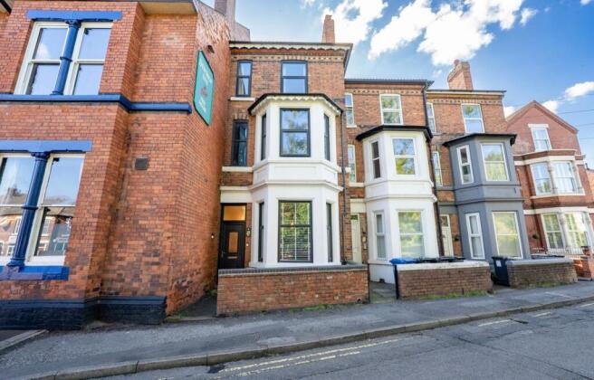 4 bed property, in Station Street, £200,000
