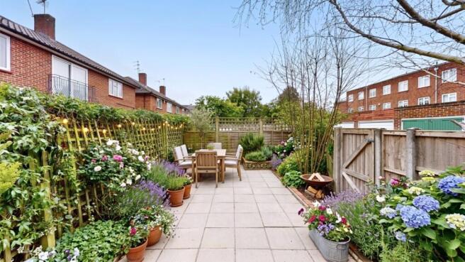2 bed property, in Stanmore Gardens TW9, £575,000