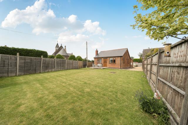 2 bed property, in Church Bungalow, £315,000
