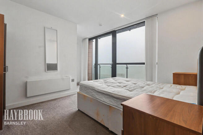 2 bed property, in Sackville Street, £95,000
