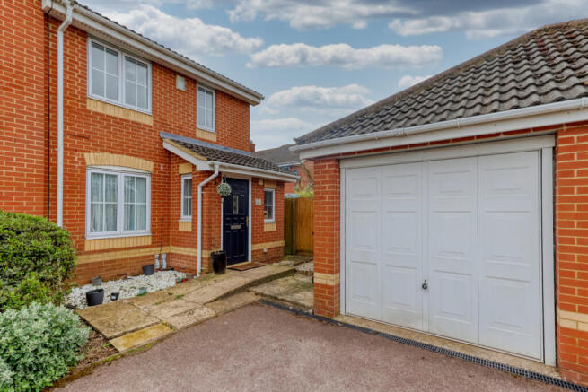 3 bed property, in Hodges Mews, £400,000
