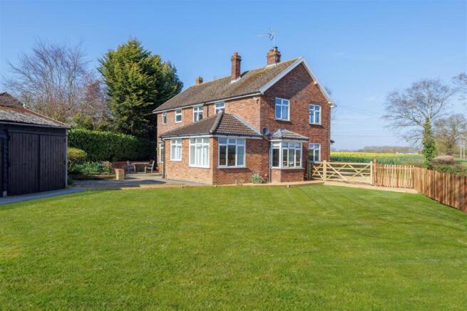 4 bed property, in Fairview Road, £635,000