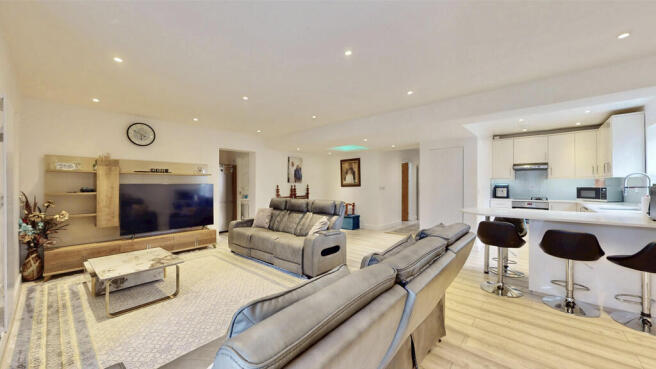 5 bed property, in Oriental Road, £775,000