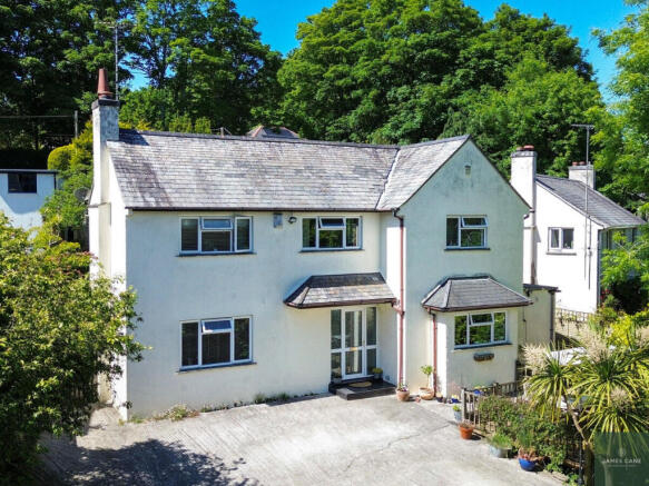 5 bed property, in Tremorvah Crescent, £650,000