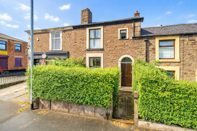 3 bed property, in Eaves Lane, £145,000