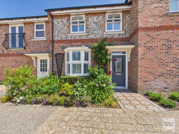2 bed property, in Blackthorn Avenue, £325,000