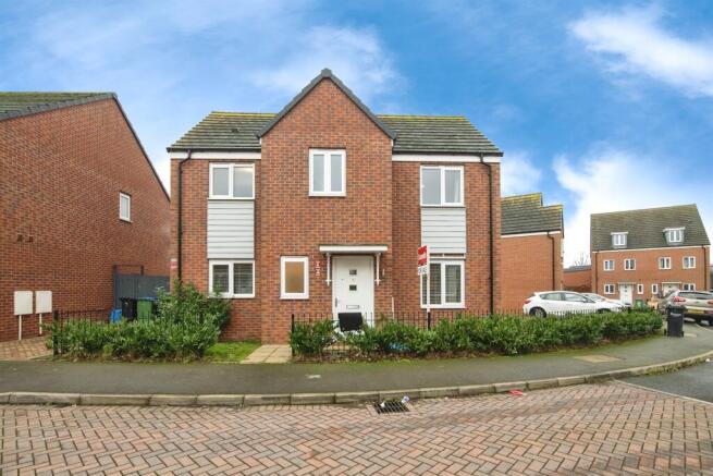 3 bed property, in Laura Roberts Close, £350,000