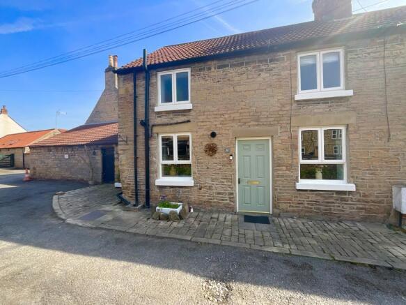 2 bed property, in High Street, £170,000