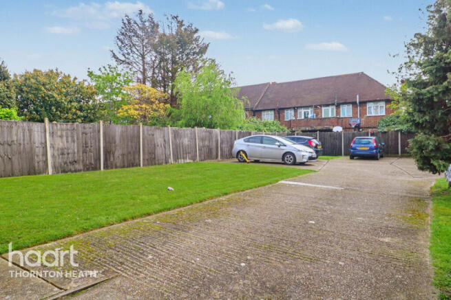 1 bed property, in Sandfield Road, £210,000