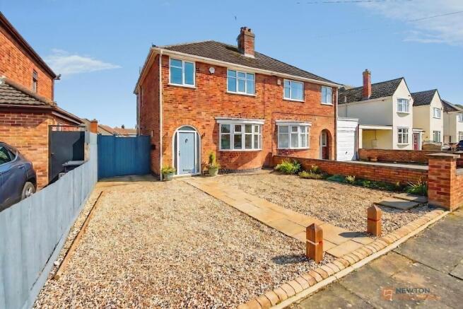 3 bed property, in Herricks Avenue, £328,500