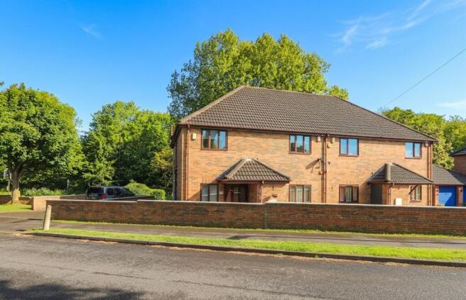 2 bed property, in Old Retford Road, £125,000