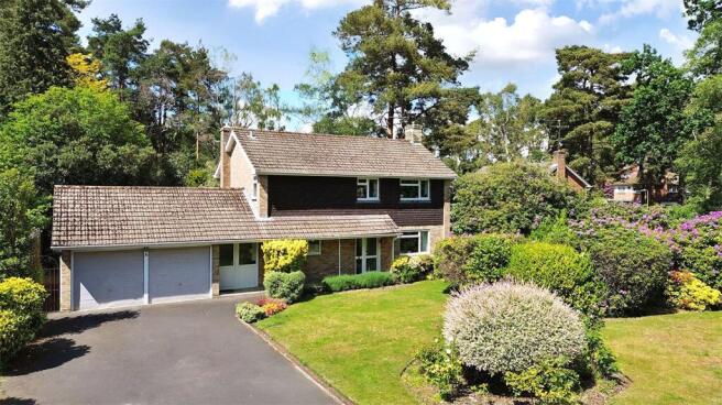 4 bed property, in Dinorben Close, £850,000