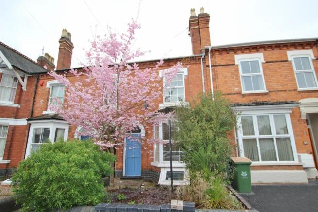 6 bed property, in Comer Road, £365,000