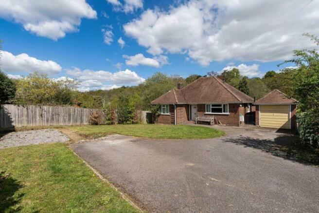 3 bed property, in Riverside Drive, £750,000