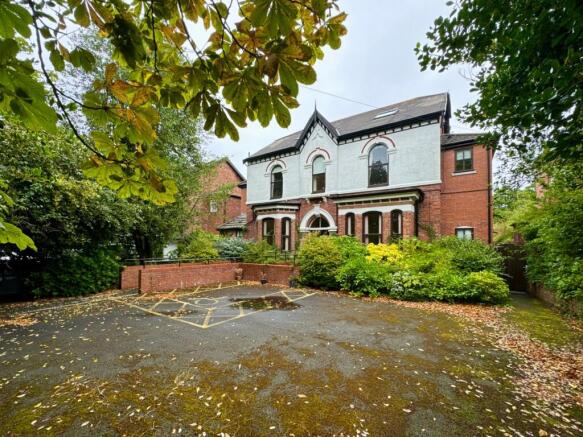 6 bed property, in Freshfield Road, £795,000