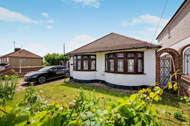 3 bed property, in Hayfield Road, £545,000