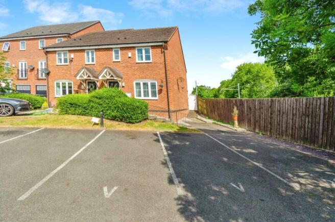 3 bed property, in Water Reed Grove, £150,000