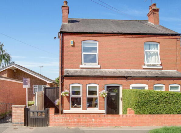 3 bed property, in Eastwood Road, £290,000