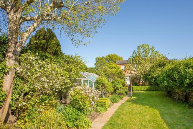 3 bed property, in Manor Cottages, £425,000