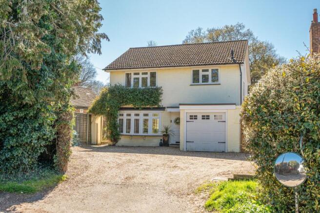 3 bed property, in Harriotts Lane, £900,000