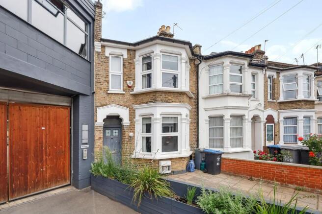 4 bed property, in Villiers Road, £750,000