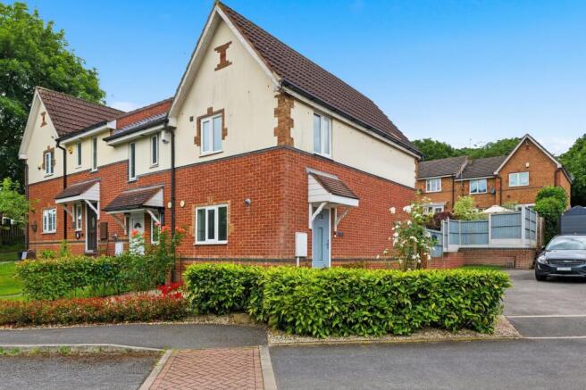 2 bed property, in Middle Ox Gardens, £180,000
