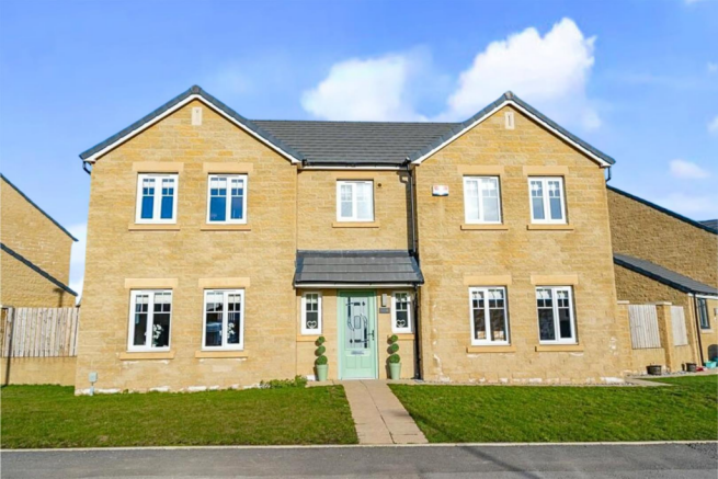 5 bed property, in Albertross Drive, £470,000